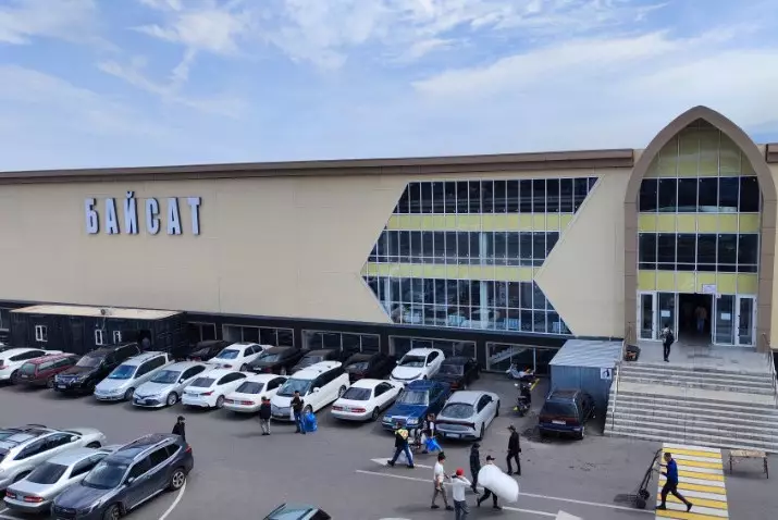 Рынок "Байсат" в Алматы снова выставлен на аукцион