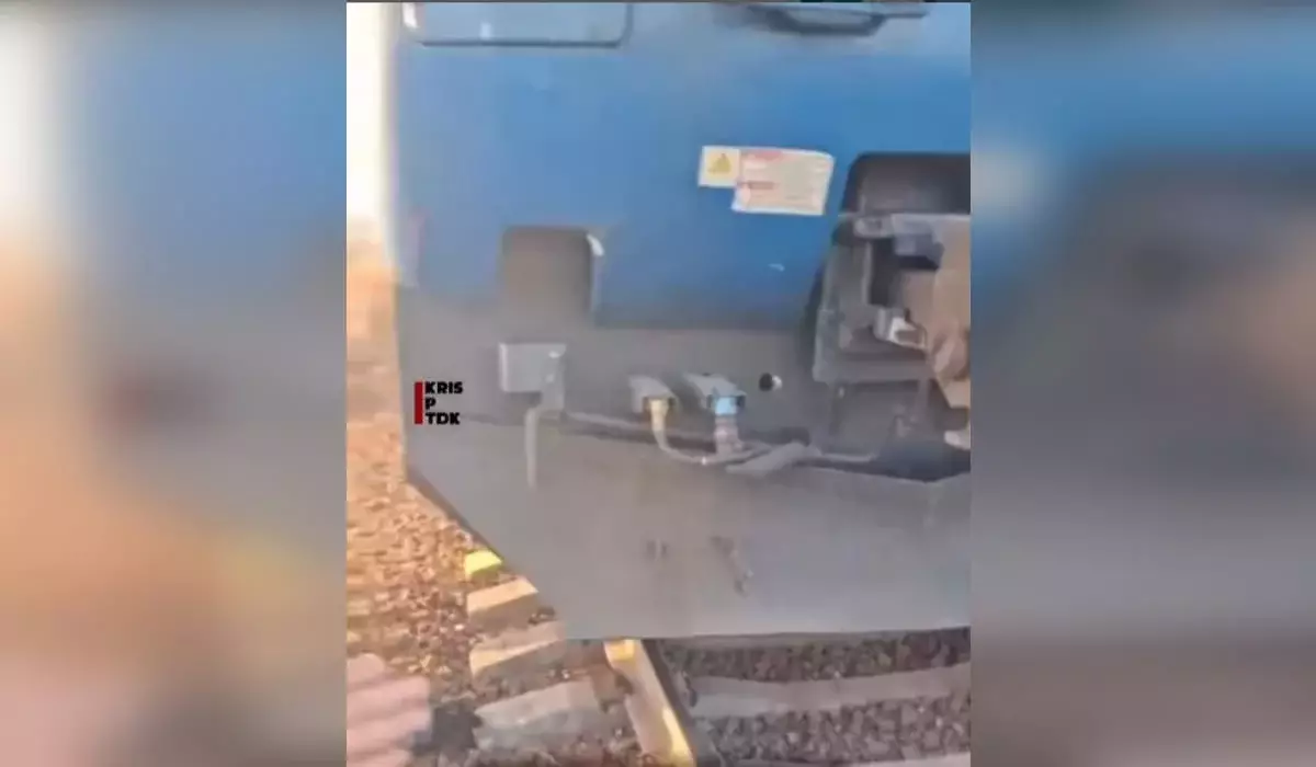 «Не реагировал на сигналы и остановился»: поезд сбил мужчину в области Жетысу (ВИДЕО)