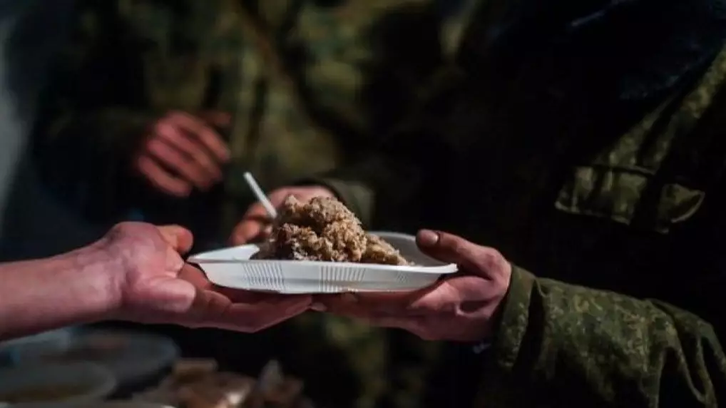 "Әскерде екі жыл бойы тамағыңа шошқаның етін қосады" деген психолог кей кісілердің қылығына реніш білдірді