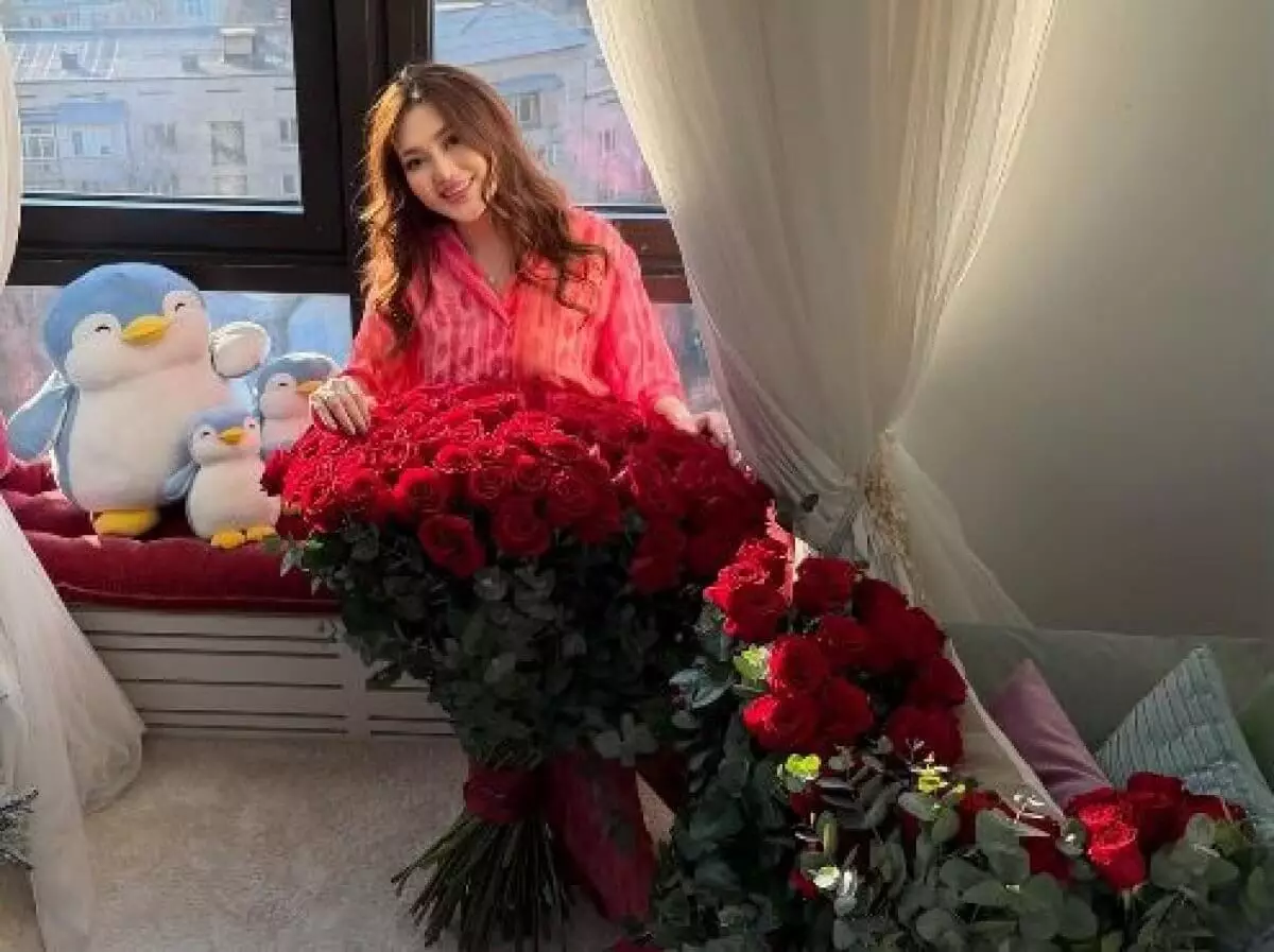 Макпал Жунусова поздравила Ерке Есмахан с днем рождения