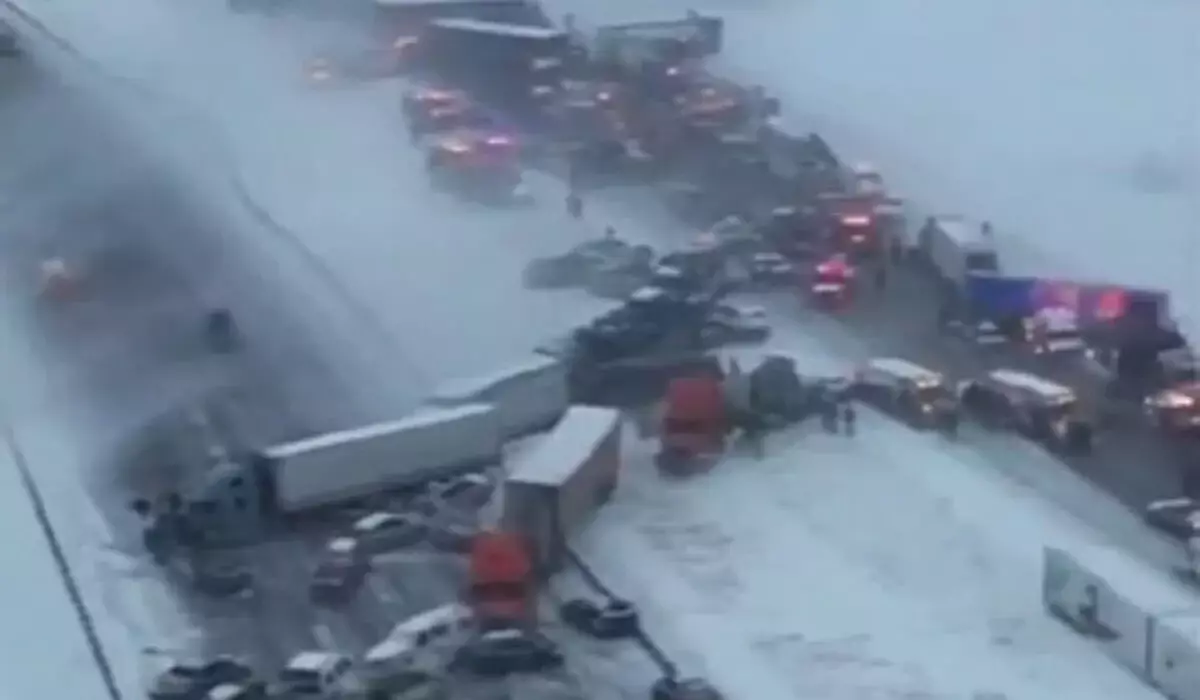 Снежный шторм спровоцировал массовое ДТП из 45 машин на трассе в США