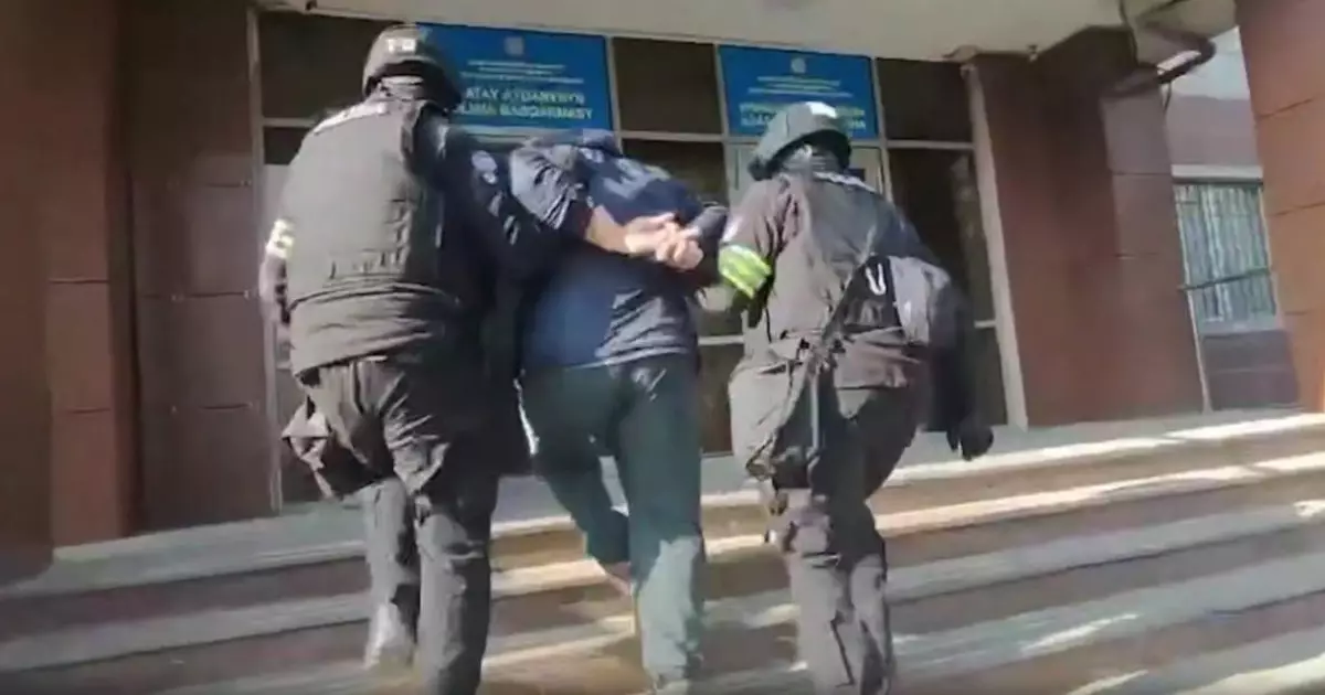  Алматыда баланы тепкен ер адам қамалды 