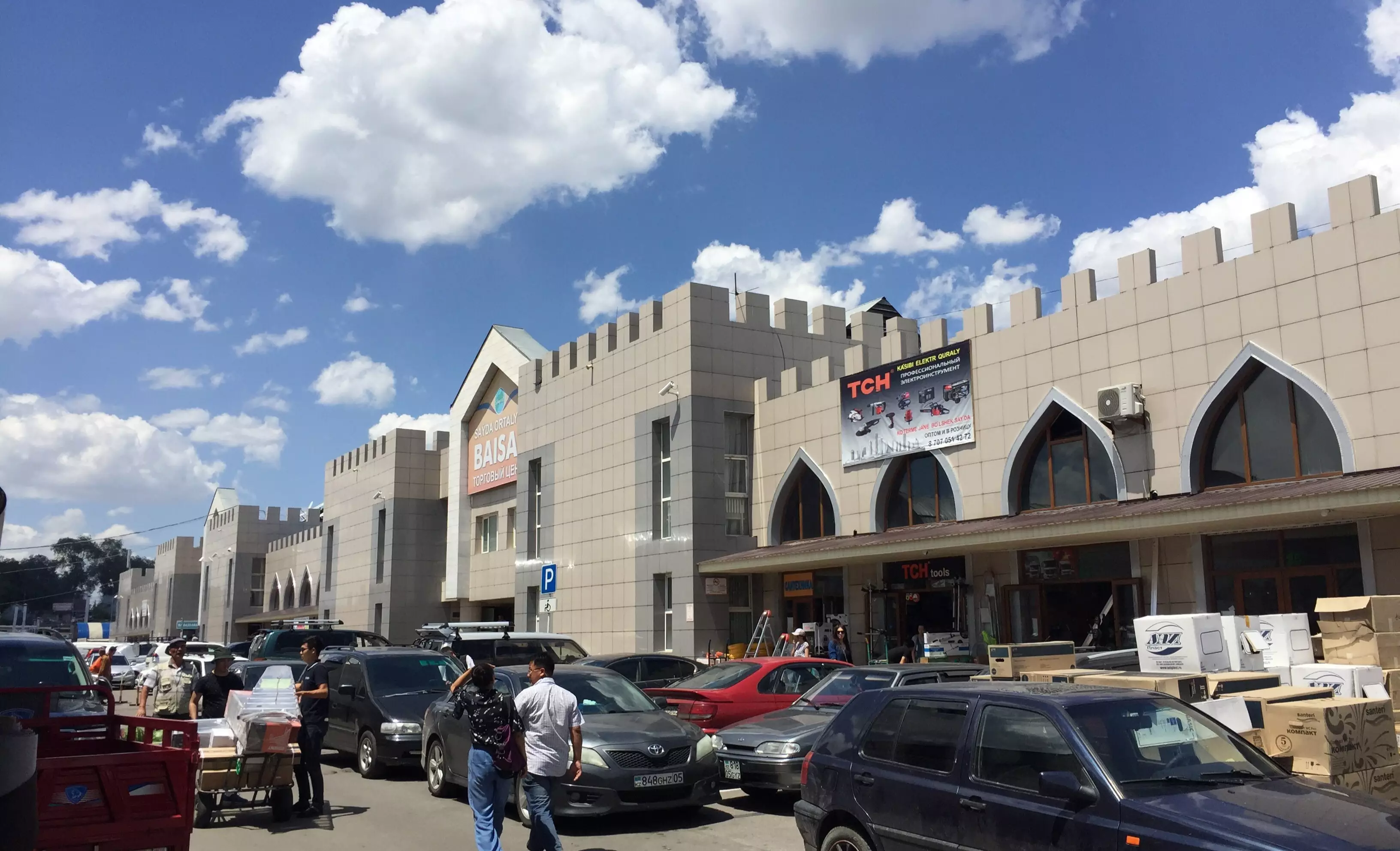 Рынок Кайрата Сатыбалды вновь выставили на торги