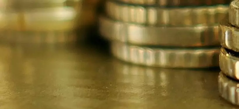 Коллекционные монеты необычной формы номиналом 2 000 тг выпустил Нацбанк РК