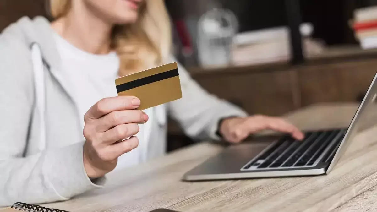 Государство узнает о каждой онлайн-покупке: что ждет казахстанцев с 2026 года