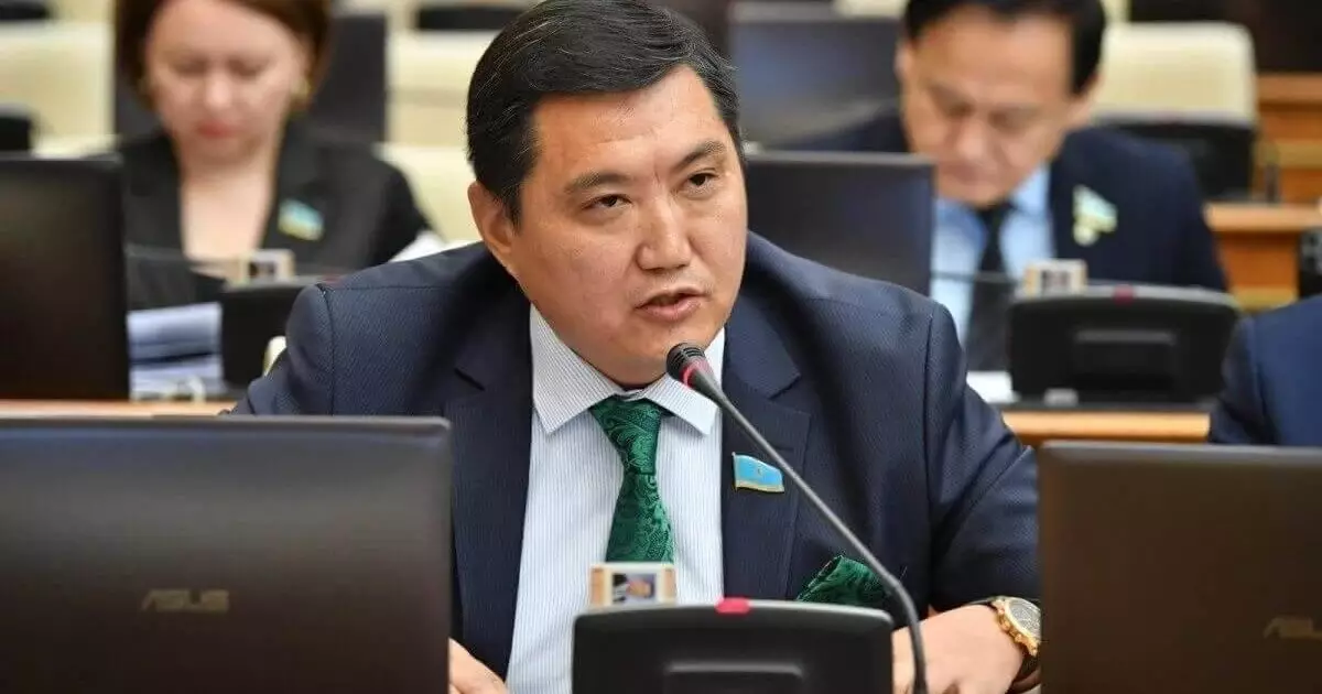  `Придем за каждым`. Депутат Базарбек предупредил 