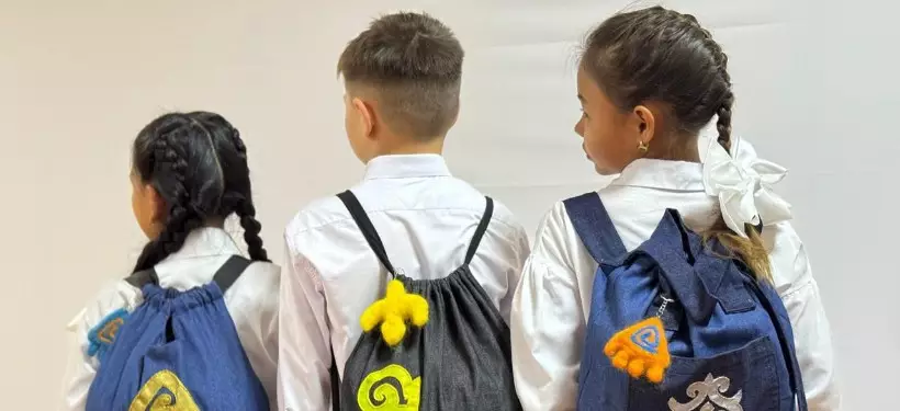 "Умный рюкзак" в национальном стиле создала школьница из области Абай