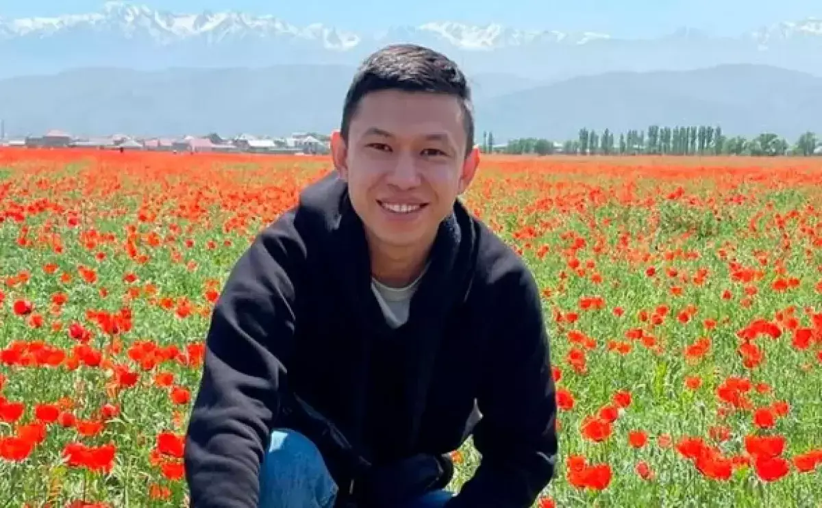 Блогера Темирлана Енсебека снова вызвали в полицию после жалобы депутата Жанбыршина