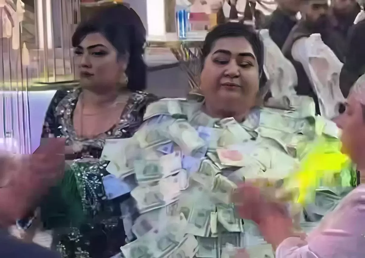 Платье из денег на свадьбе в Узбекистане шокировало соцсети