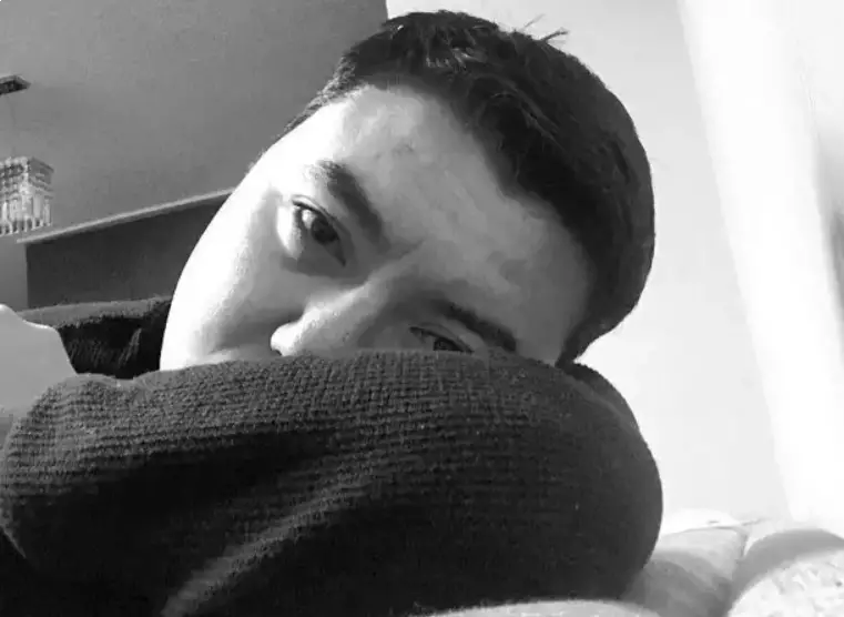 Жас балаға тиісті деп басы дауға қалған Алмас Кішкенбаев жан сырын ақтарды