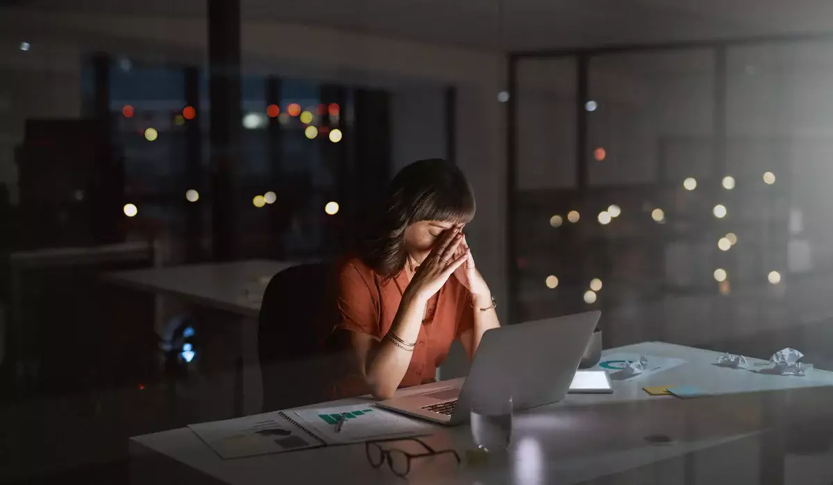 Стало известно, сколько казахстанцев работает сверхурочно