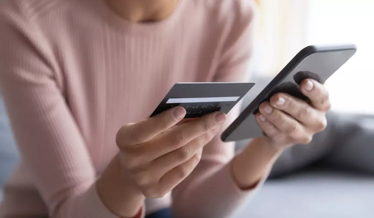 Женщина помогала переводить похищенные мошенниками деньги в Алматинской области