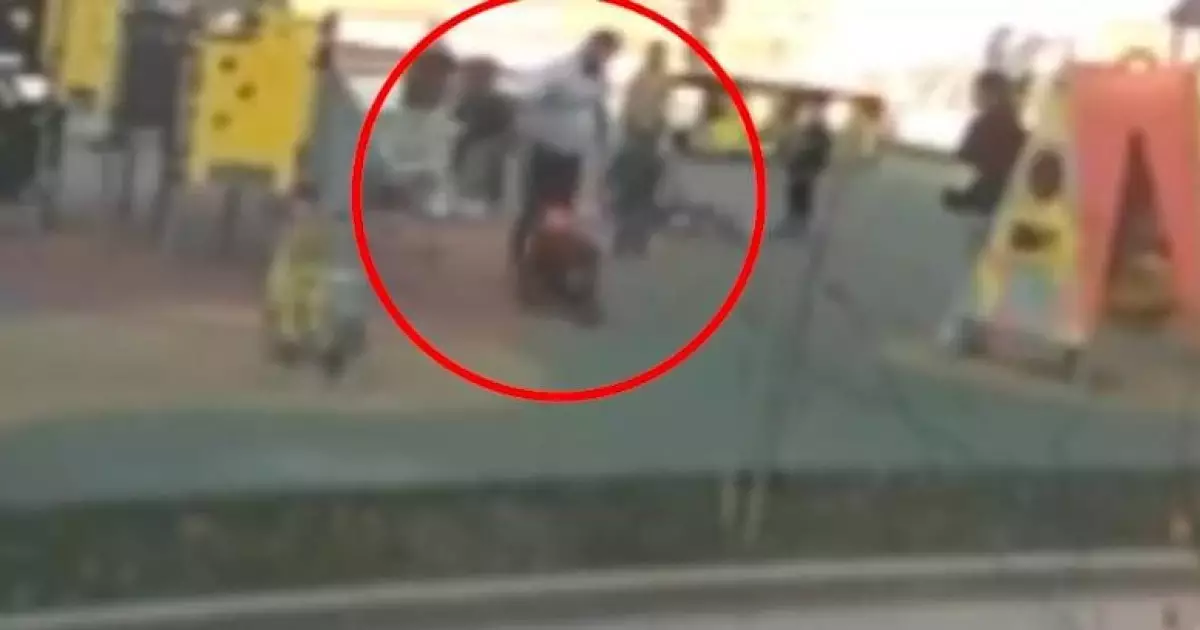   «Миы шайқалған»: Алматыда ер адам балалар арасындағы жанжалға араласып, қол жұмсаған   