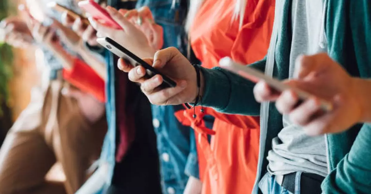  Ғалымдар: смартфонды көп қолдану тәуелділік емес, әдет қана 