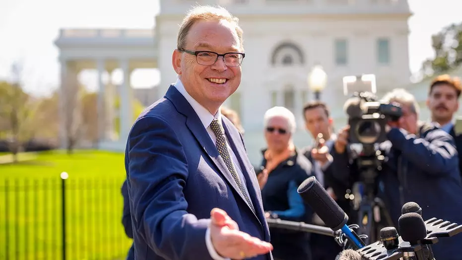 Трамп заявил, что выбрал следующего главу ФРС, в то время как давление из-за роста стоимости жизни усиливается.