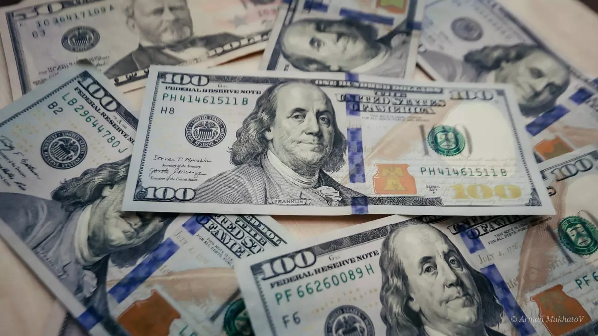 Ұлттық қор қарашада 600 млн доллар сатты: теңгені не қолдады?