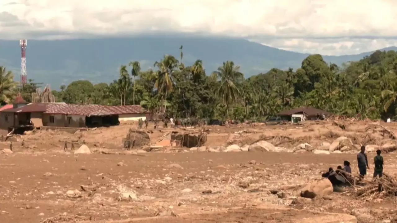 Индонезияда су тасқынынан 502 адам көз жұмды