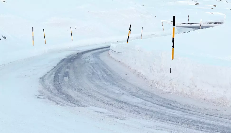 Движение ограничили из-за непогоды на трассе в еще двух областях Казахстана