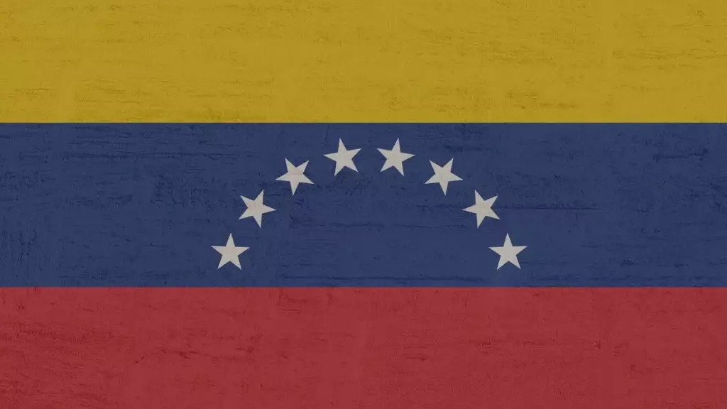 Трамп Мадуромен телефон арқылы сөйлесті