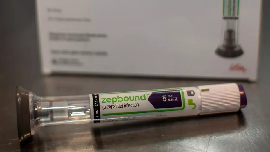 Eli Lilly снижает цены на Zepbound в конкурентной борьбе на рынке препаратов для снижения веса.