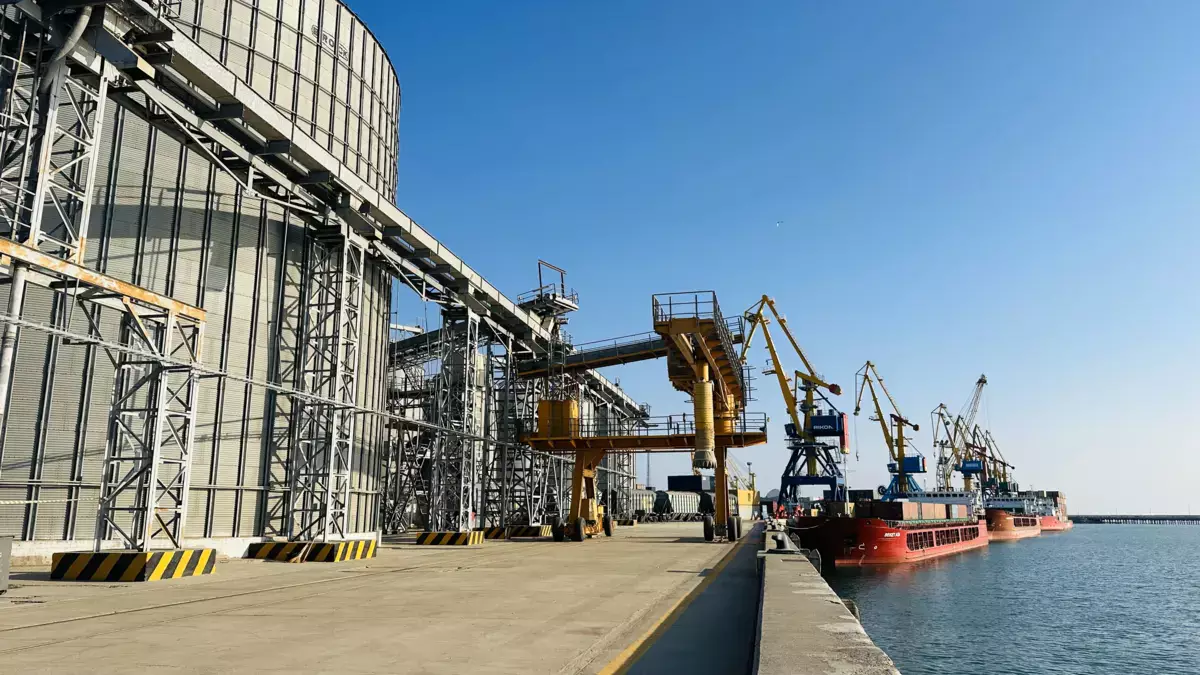 Каспий мелеет: что ждет морпорт Актау - новости на Lada.kz 01.12.2025