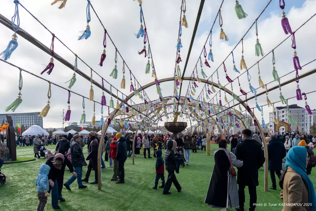 Закон о запрете «ЛГБТ-пропаганды»: что этот запрет вычеркивает из жизни казахстанцев?