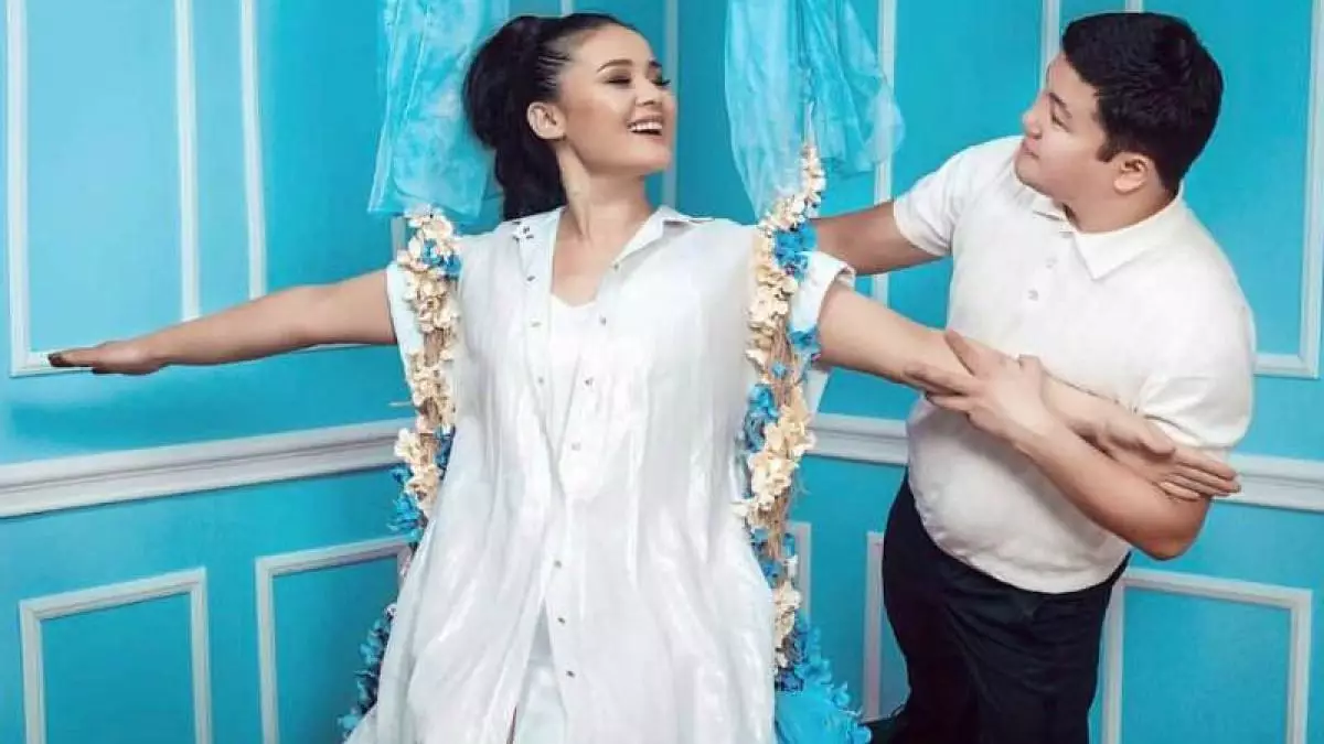 "Екеуі көрсе көз тоятын әдемі жұп еді. Қимаймын". Танымал журналист Тұрсынбек пен Мөлдір жайлы