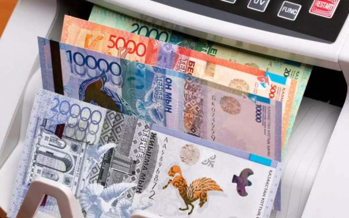 Кто толкает Казахстан к девальвации: экономист объяснил манипуляции вокруг курса тенге