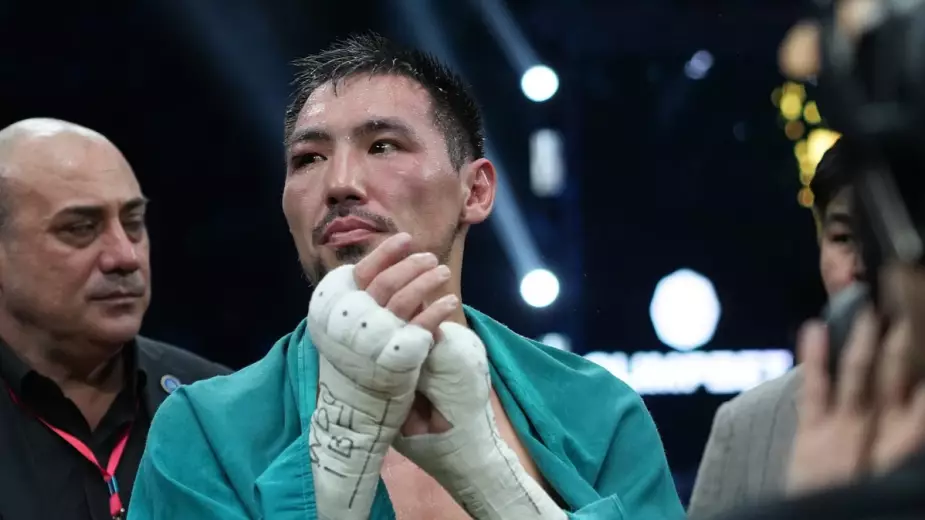 Эксперт из США предсказал победителя боя Алимханулы за три титула