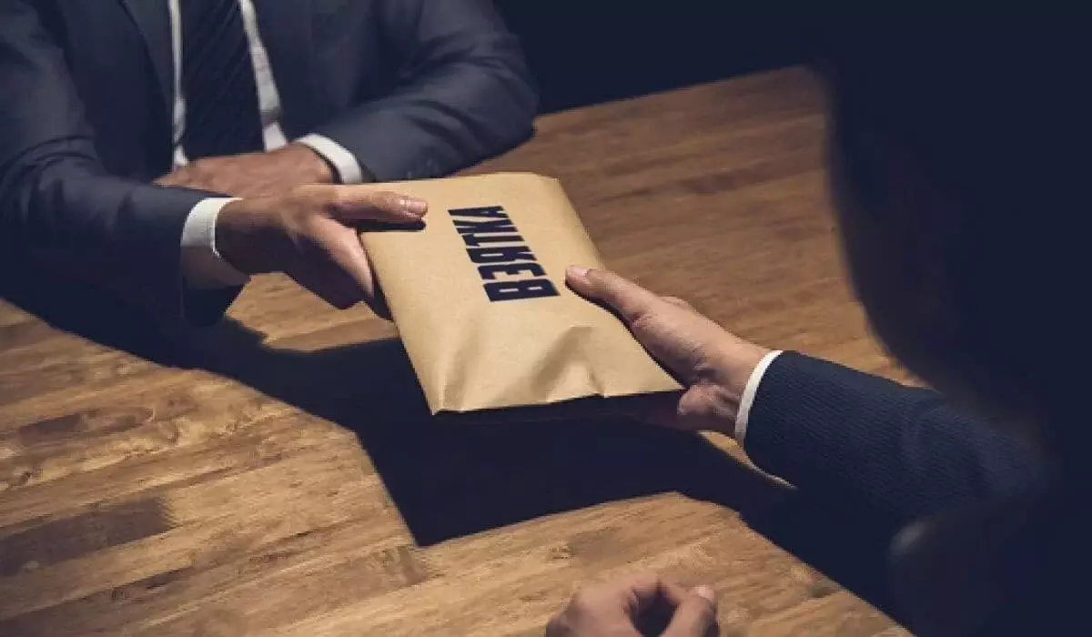 100 коррупционных преступлений выявили в Казахстане за месяц