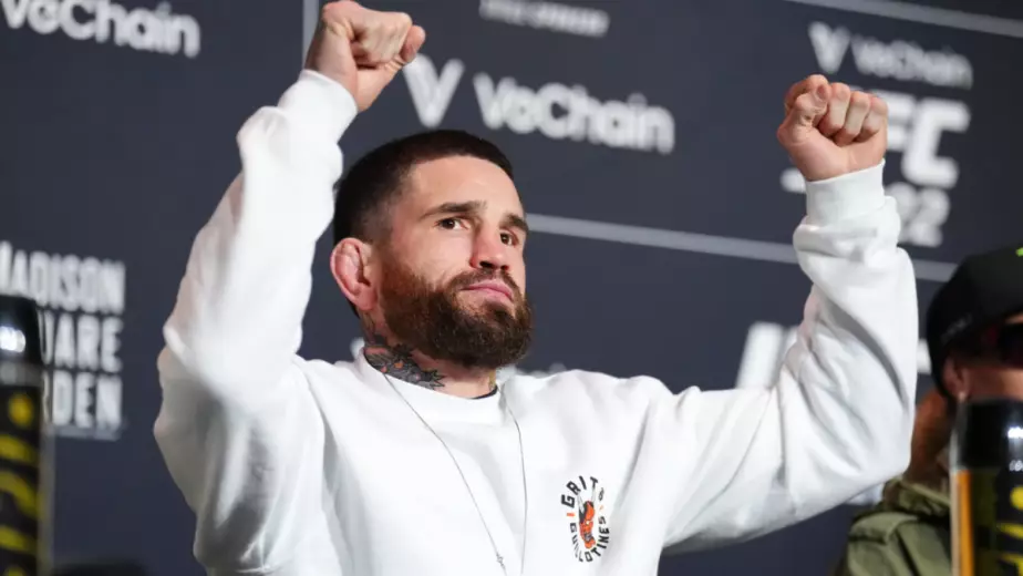 Шон Брэди выбрал для Шавката соперника: "Рахмонов не заслуживает титульника"