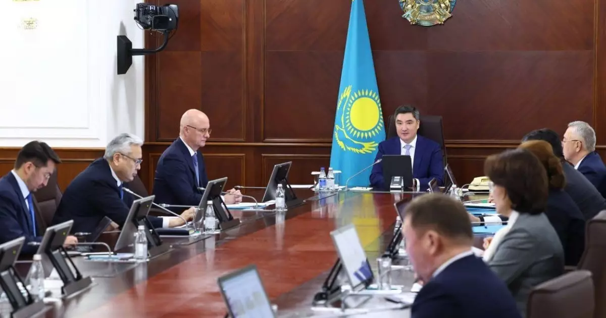  `Нарықтың адал қатысушыларын ғана қолдаймыз`: Бектенов отандық фармацевтикалық өндірушілерге үндеу жасады 