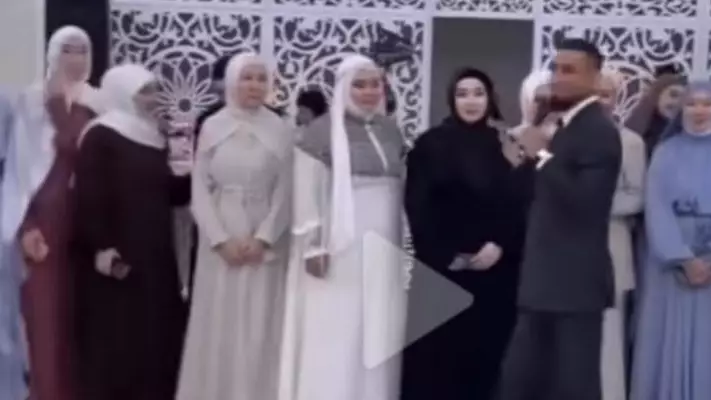 "Діннен шығасың": Дінді күлкі еткен "супер тамада" сынға қалды