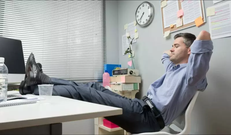 "Слишком много праздников": казахстанцам указали на безделье