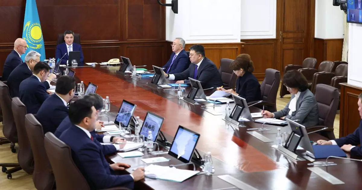  «Мемлекеттік қолдау сапалы медициналық өнімді жеткізетіндерге ғана көрсетіледі» – Олжас Бектенов отандық фармацевтика өндірушілерді қолдау туралы 