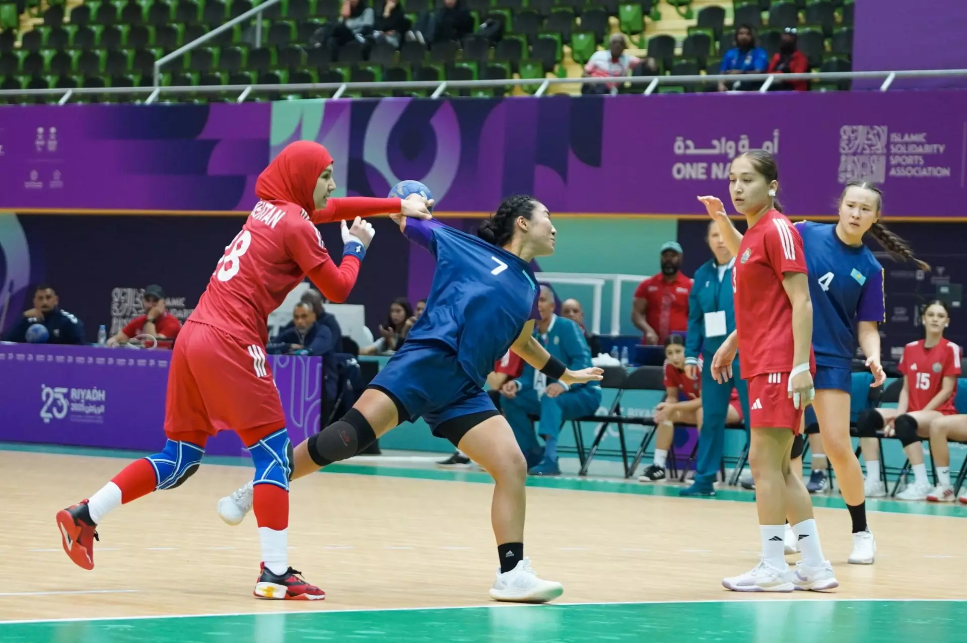 Женская сборная Казахстана по гандболу проиграла третий матч на ЧМ