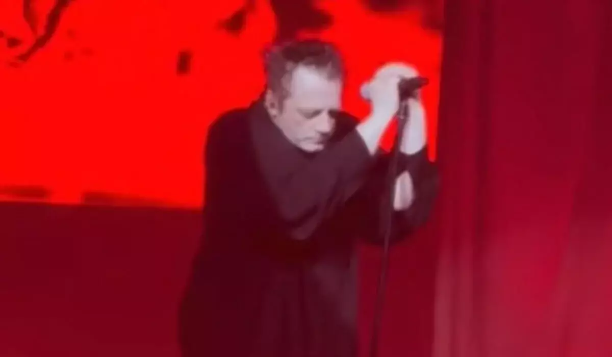 Солист российской рок-группы «Агата Кристи» вышел на сцену в Алматы пьяным (ВИДЕО)