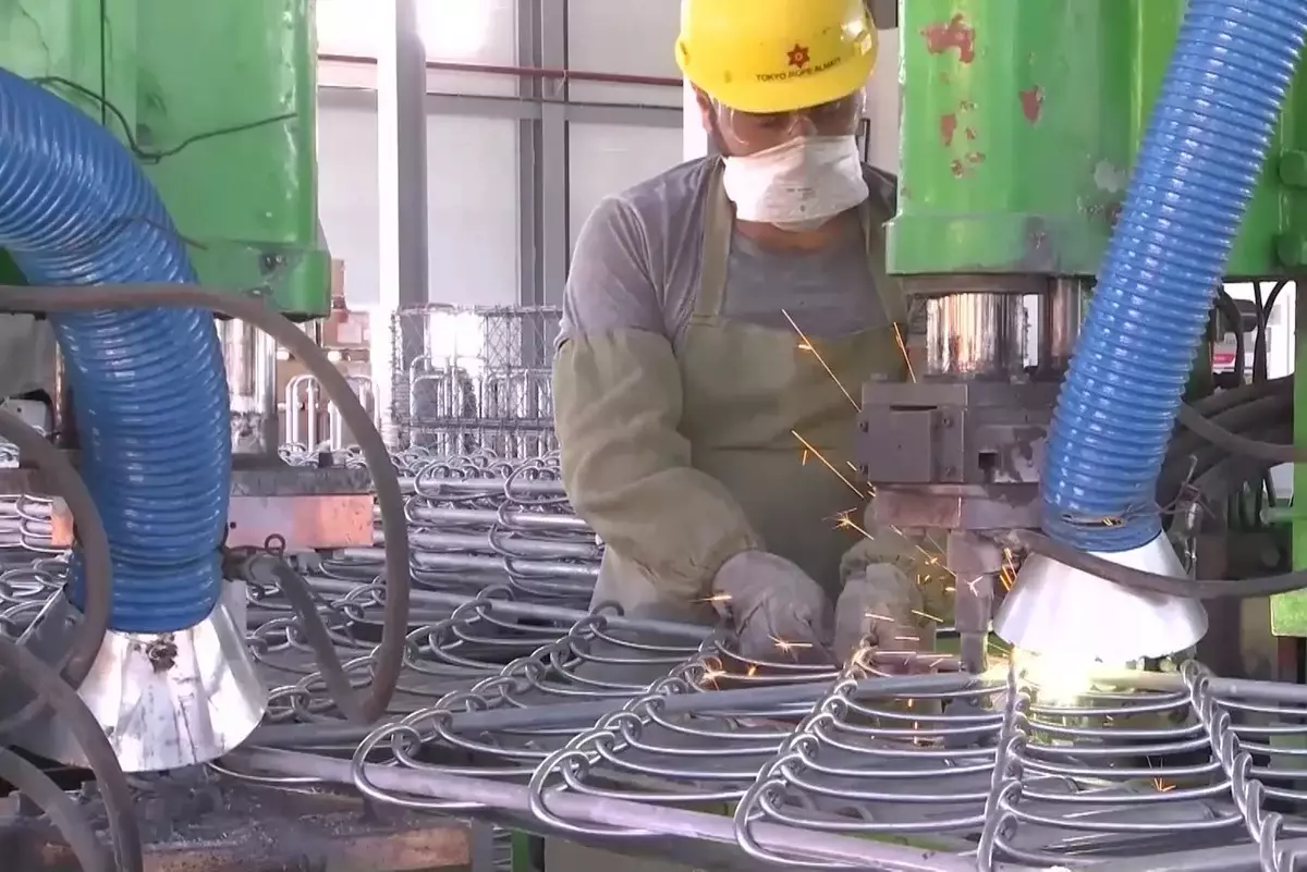 Доля обрабатывающей промышленности в структуре ВВП составляет около 13%