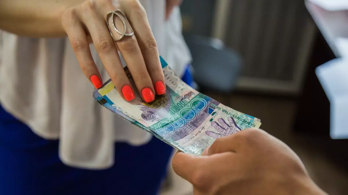 "Директорлар қанша миллион беріп мектеп басқарып отырғанын білеміз" деді ардагер ұстаз