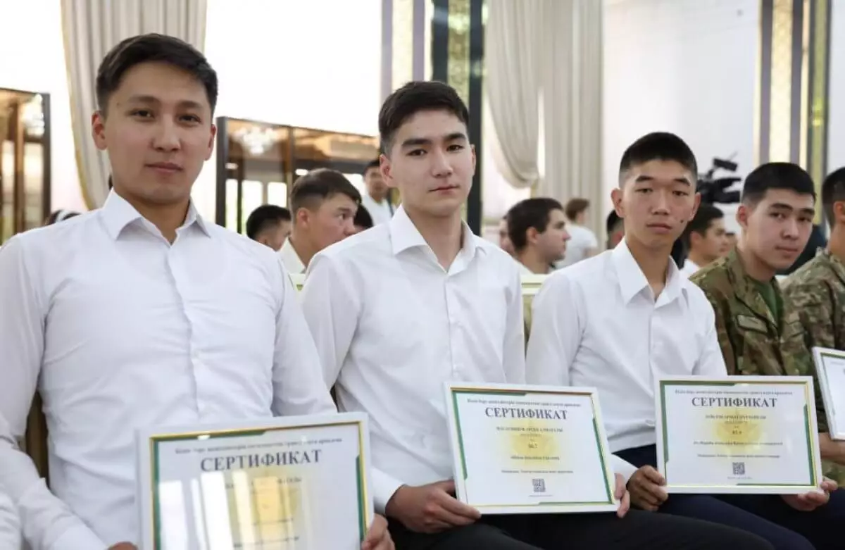 Отслужившие казахстанцы получили тысячи грантов на обучение