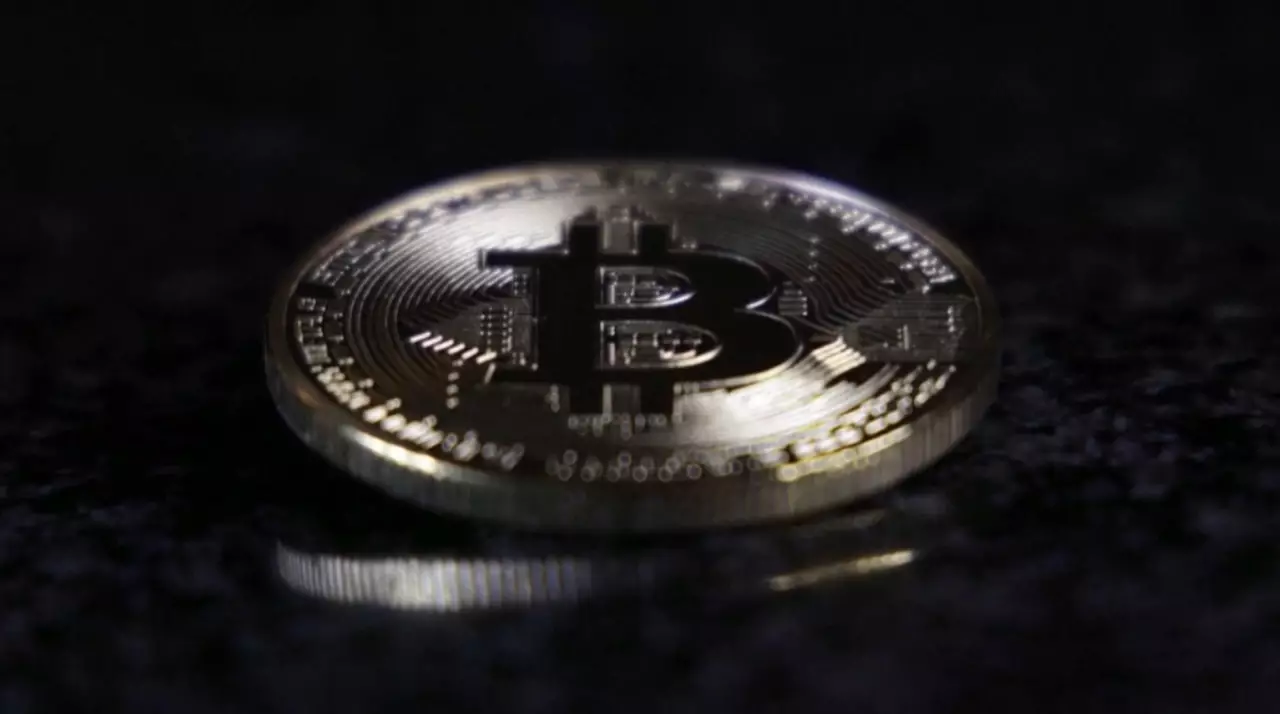 Bitcoin подешевел на 17% за месяц