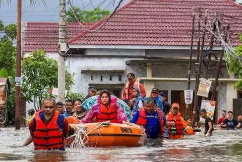 Число жертв наводнений и оползней в Индонезии возросло до 604