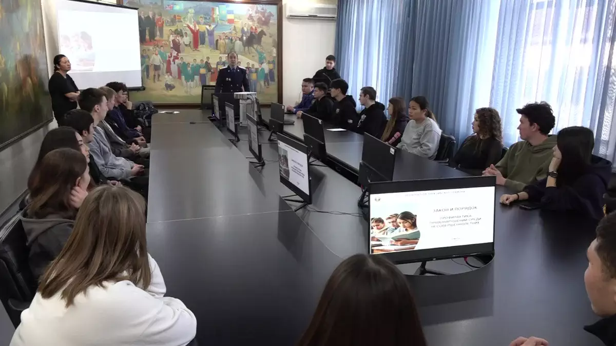 Заң мен тәртіп: Алматыда прокурорлар студенттермен кездесті