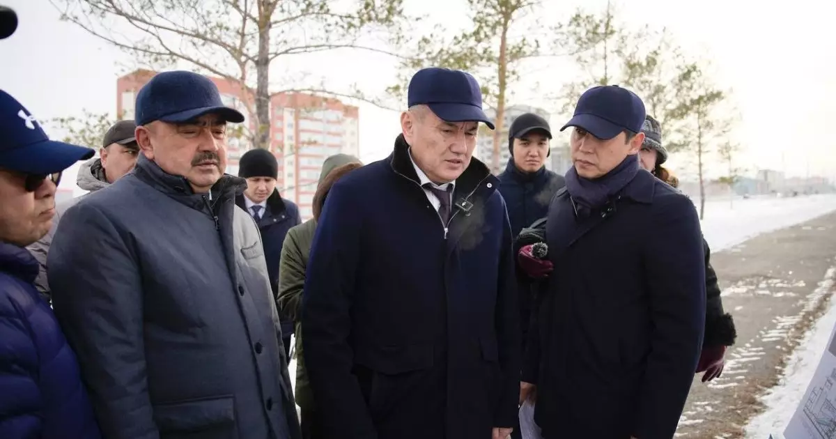  ШҚО әкімі болашақ спорт аренасы, Конгресс-холл және Мұз сарайы жобаларымен танысты 