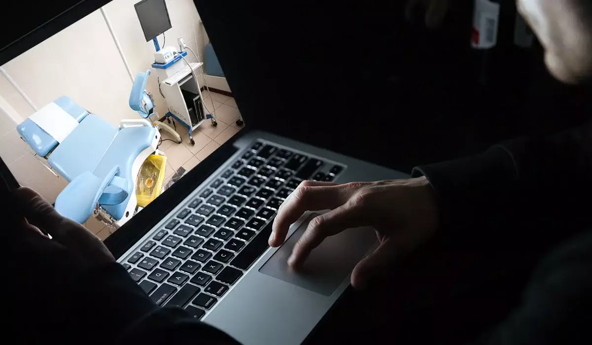 Хакерлер гинокологиялық кабинеттердің камерасын бұзып, интимді жазбаларын сатқан