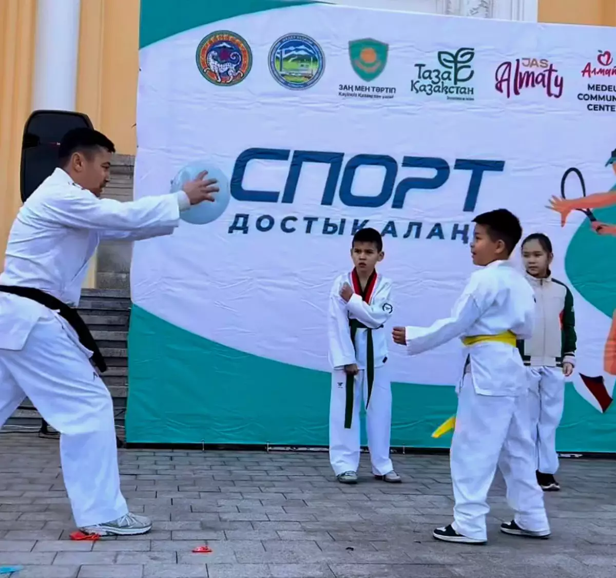 В Алматы продолжается реализация городского спортивного проекта «Спорт – Достық алаңы»