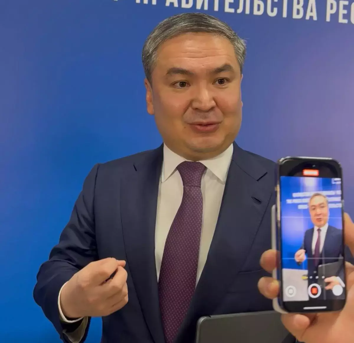 Служебная «Киа» и машина жены: министр промышленности Казахстана рассказал о своем авто