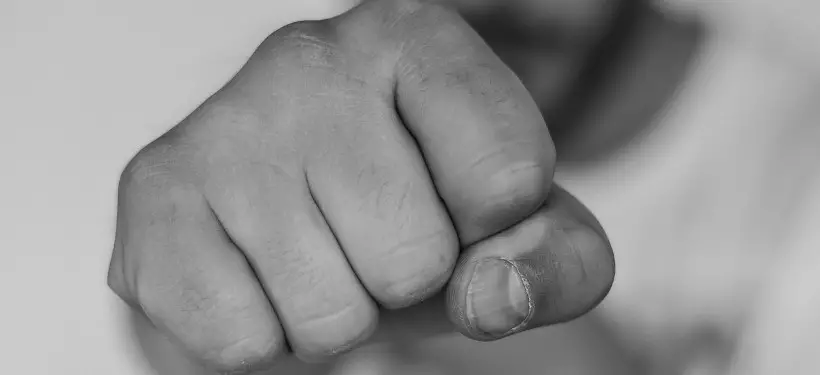 Избивший коллегу в поезде вахтовик выполняет общественные работы в области Абай