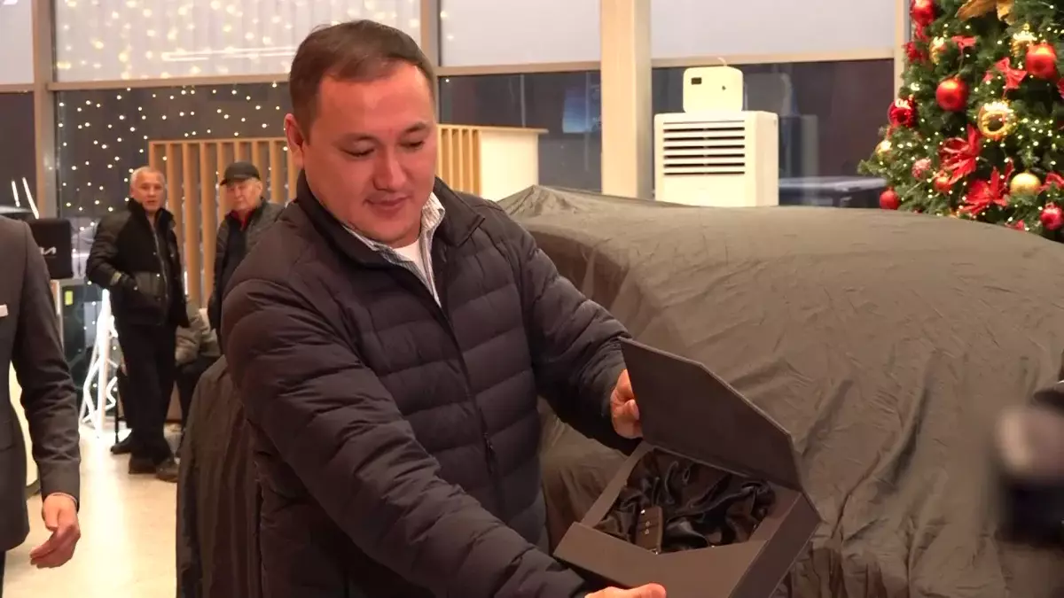 Автолизинг: Алматыда алғашқы көлік табысталды