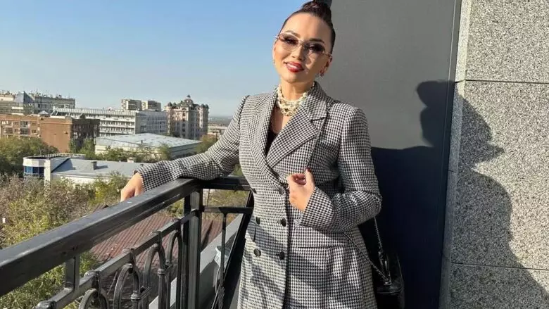 "Үш пәтердің бағасы": Баян Алагөзованың бір күндік киімі қанша тұратыны белгілі болды (ВИДЕО)